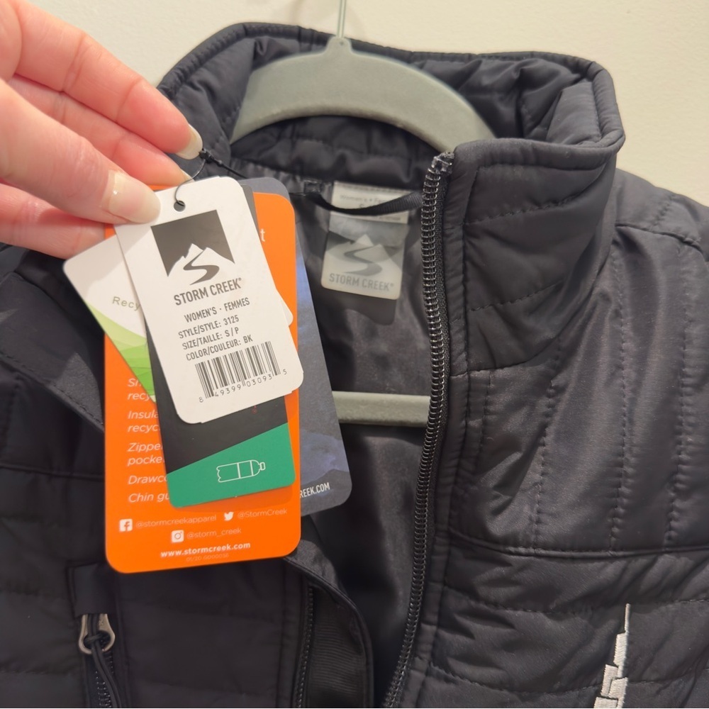 NWT- Summit One Vanderbilt NYC Storm Creek Women’s Vest Size S Black Quilted Zip - Picture 4 of 10